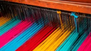 Weaving machine and threads