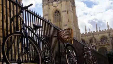 bicycle leaning against the Radcliffe Camera