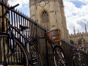 bicycle leaning against the Radcliffe Camera