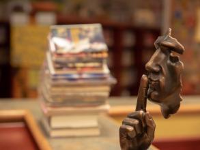 Statue saying be quiet